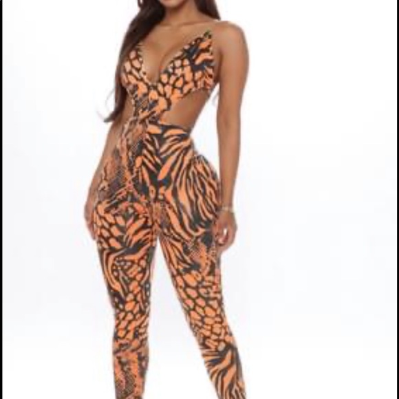Fashionova rompers size medium 5%elastic - Picture 6 of 9